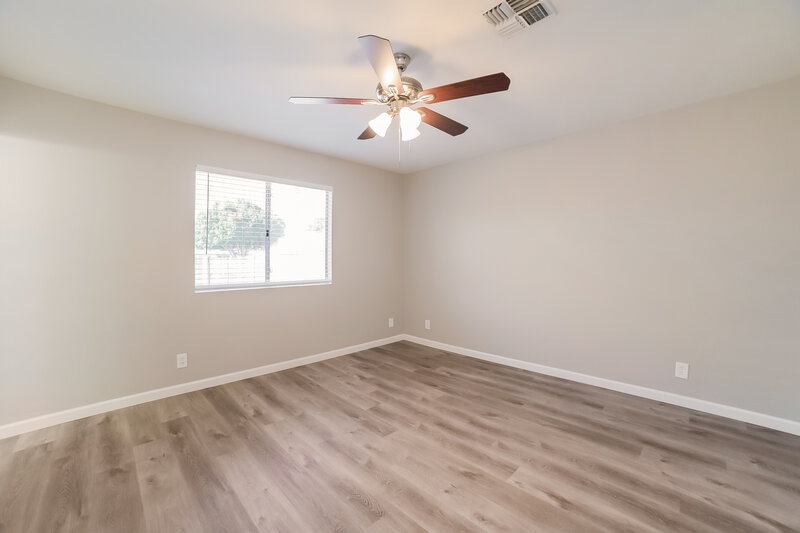 2,260/Mo, 1320 N 61st Pl Mesa, AZ 85205 Main Bedroom View