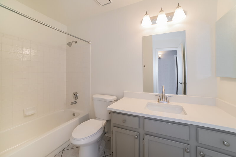 2,260/Mo, 1320 N 61st Pl Mesa, AZ 85205 Bathroom View