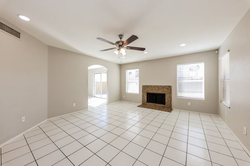 1,920/Mo, 7631 W Cinnabar Ave Peoria, AZ 85345 Living Room View