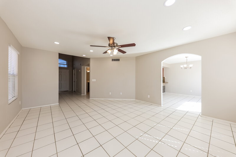 1,920/Mo, 7631 W Cinnabar Ave Peoria, AZ 85345 Living Room View 2