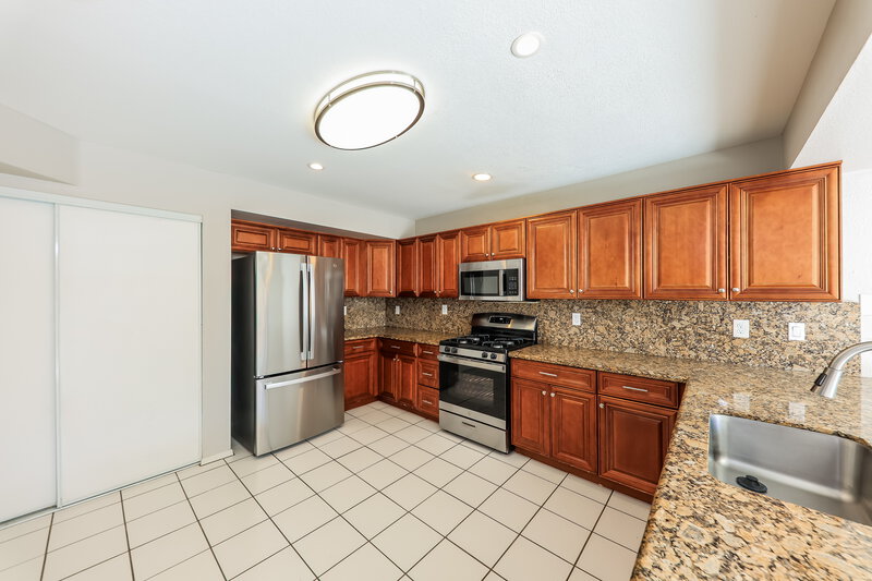 1,920/Mo, 7631 W Cinnabar Ave Peoria, AZ 85345 Kitchen View