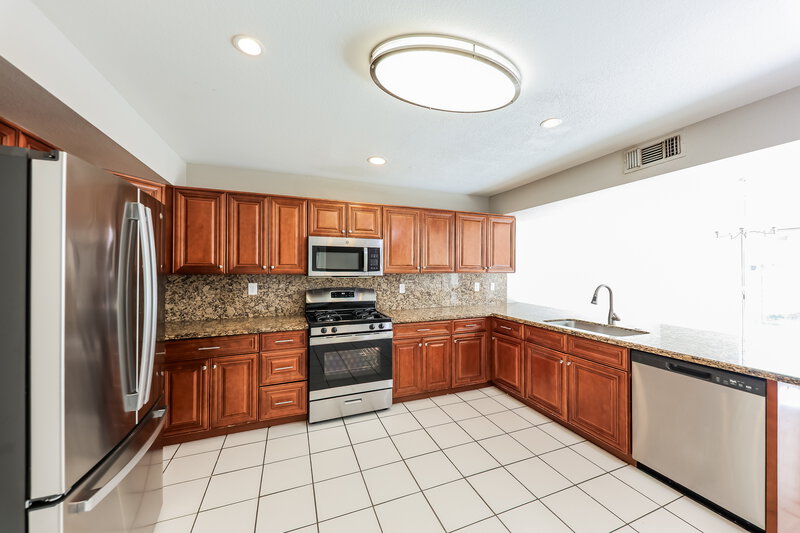 1,920/Mo, 7631 W Cinnabar Ave Peoria, AZ 85345 Kitchen View 2