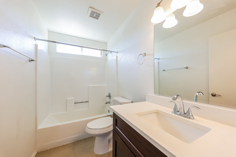 1,920/Mo, 7631 W Cinnabar Ave Peoria, AZ 85345 Bathroom View
