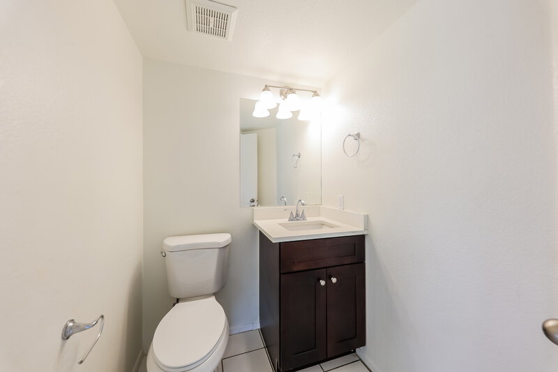 1,920/Mo, 7631 W Cinnabar Ave Peoria, AZ 85345 Bathroom View 2