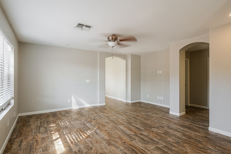 1,955/Mo, 10898 W Alvarado Rd Avondale, AZ 85392 Living Room View 3