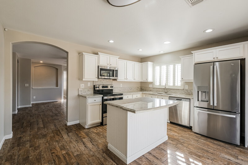 1,955/Mo, 10898 W Alvarado Rd Avondale, AZ 85392 Kitchen View