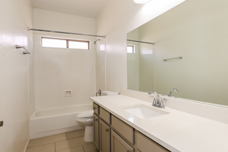 2,185/Mo, 12625 W Cercado Ln Litchfield Park, AZ 85340 Bathroom View