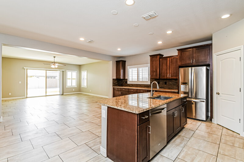 2,630/Mo, 10843 E Thatcher Avenue Mesa, AZ 85212 Kitchen View