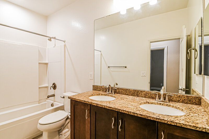 2,630/Mo, 10843 E Thatcher Avenue Mesa, AZ 85212 Bathroom View
