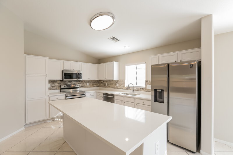 1,990/Mo, 12653 W Surrey Ave El Mirage, AZ 85335 Kitchen View