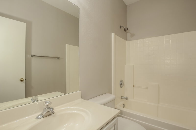 1,960/Mo, 17076 W Halifax Ln Surprise, AZ 85374 Bathroom View
