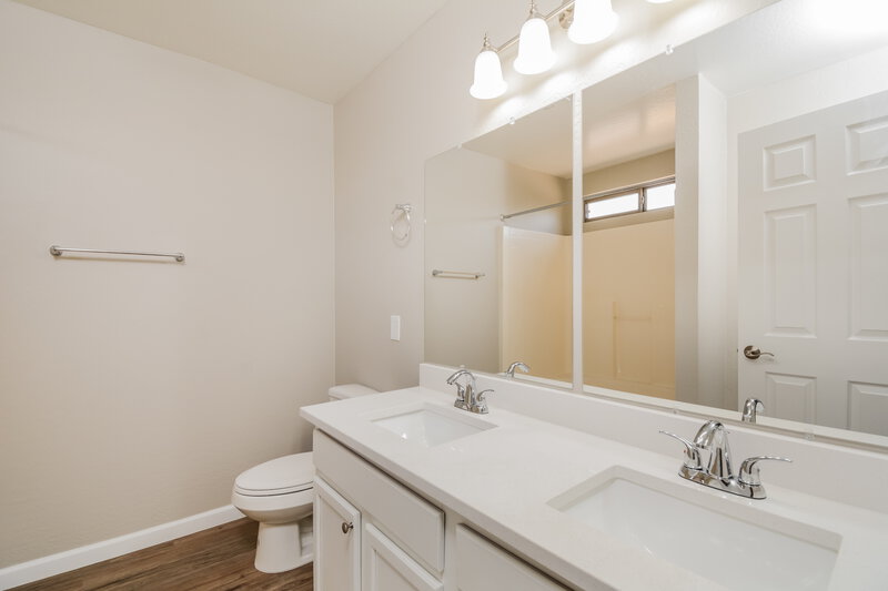 1,805/Mo, 13006 W Mandalay Ln El Mirage, AZ 85335 Main Bathroom View