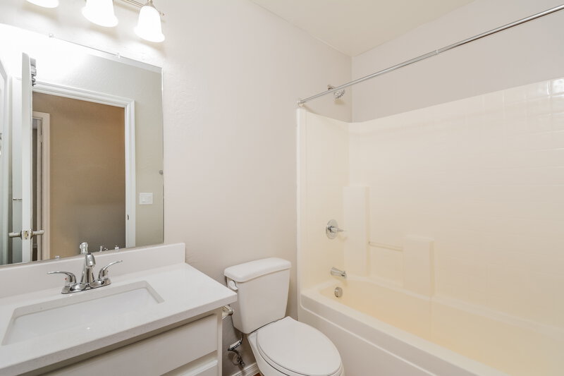 1,805/Mo, 13006 W Mandalay Ln El Mirage, AZ 85335 Bathroom View