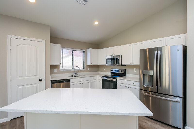 2,515/Mo, 10226 E Capri Ave Mesa, AZ 85208 Kitchen View