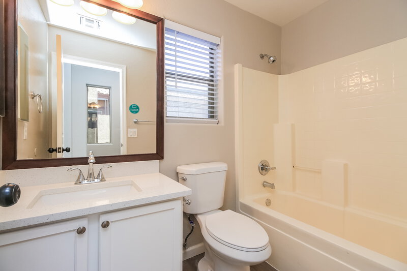 2,515/Mo, 10226 E Capri Ave Mesa, AZ 85208 Bathroom View