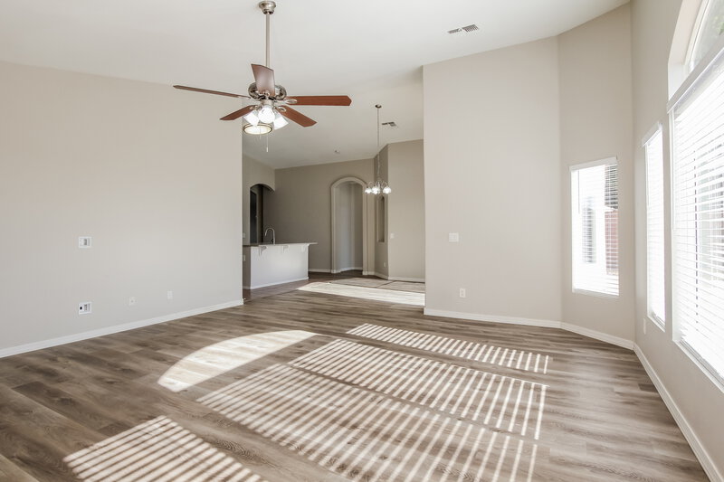 2,535/Mo, 1105 E Blackhawk Dr Phoenix, AZ 85024 Family Room View 2