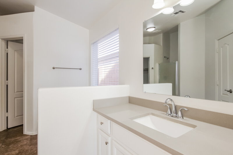2,535/Mo, 1105 E Blackhawk Dr Phoenix, AZ 85024 Main Bathroom View