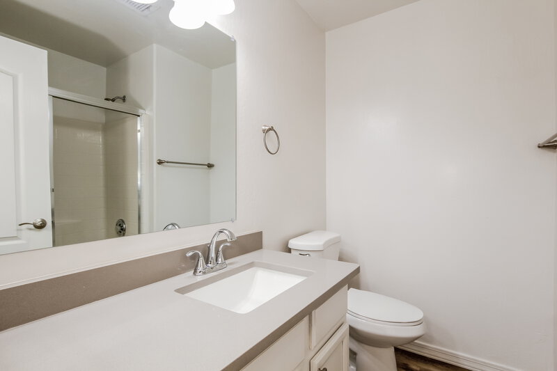 2,535/Mo, 1105 E Blackhawk Dr Phoenix, AZ 85024 Bathroom View