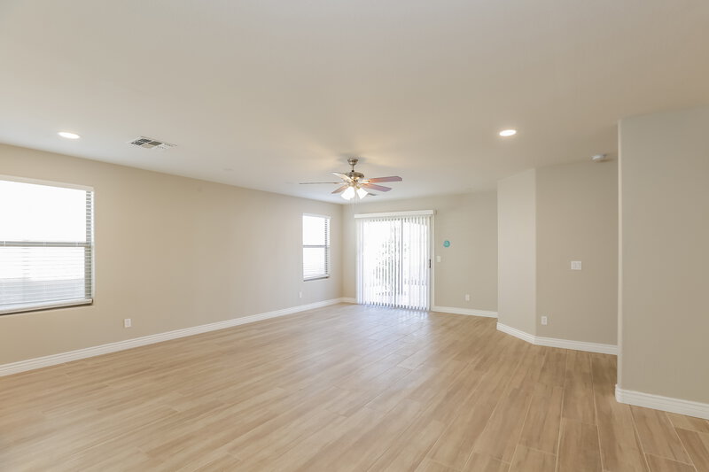 2,125/Mo, 4336 W Maldonado Rd Laveen, AZ 85339 Living Room View 2