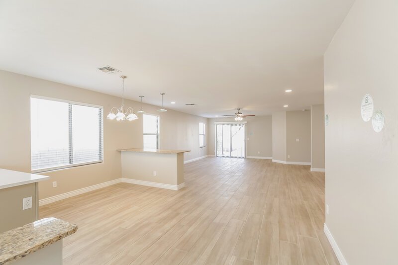 2,125/Mo, 4336 W Maldonado Rd Laveen, AZ 85339 Dining Room View 3