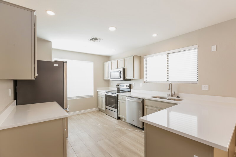 2,125/Mo, 4336 W Maldonado Rd Laveen, AZ 85339 Kitchen View