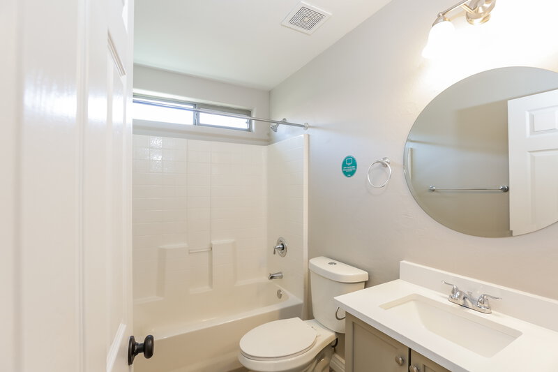 2,125/Mo, 4336 W Maldonado Rd Laveen, AZ 85339 Bathroom View