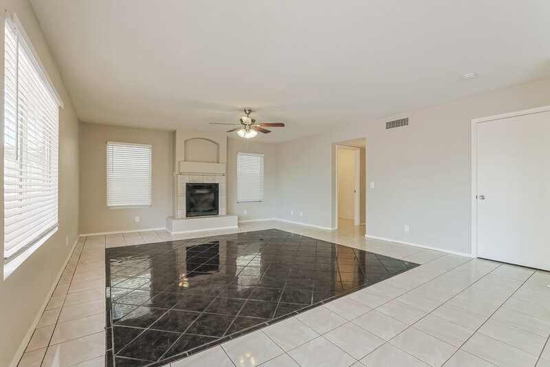 2,650/Mo, 177 W Shamrock St Gilbert, AZ 85233 Living Room View