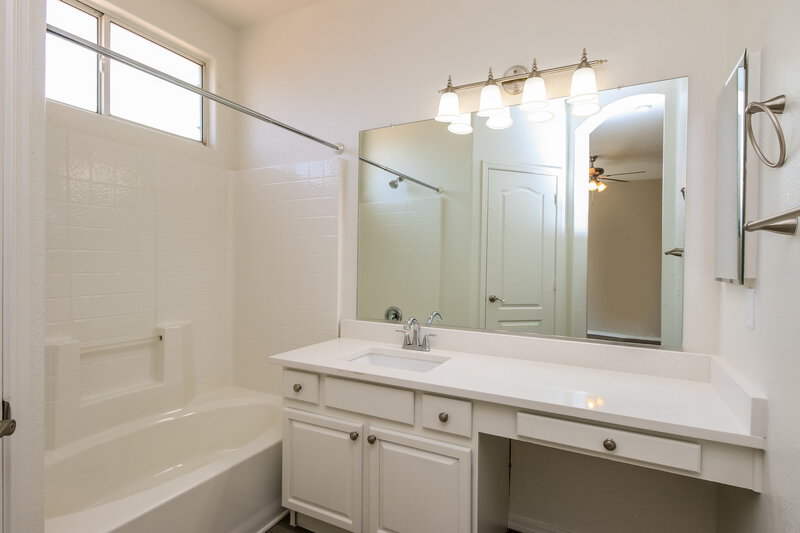 2,480/Mo, 3377 S Tatum Ct Gilbert, AZ 85297 Main Bathroom View