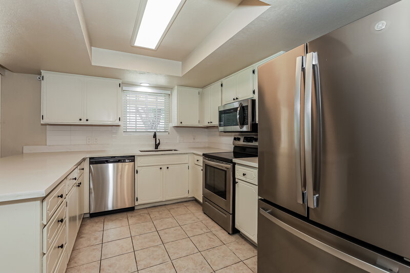 2,460/Mo, 2915 E Dolphin Ave Mesa, AZ 85204 Kitchen View