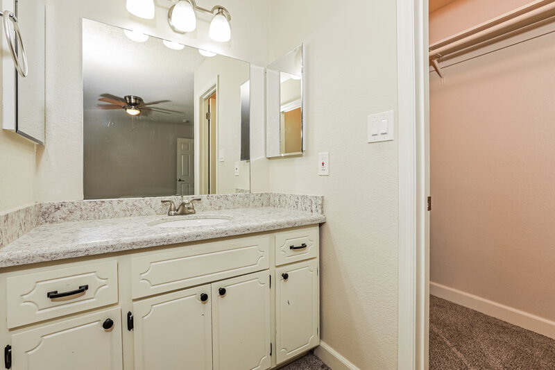 2,460/Mo, 2915 E Dolphin Ave Mesa, AZ 85204 Main Bathroom View