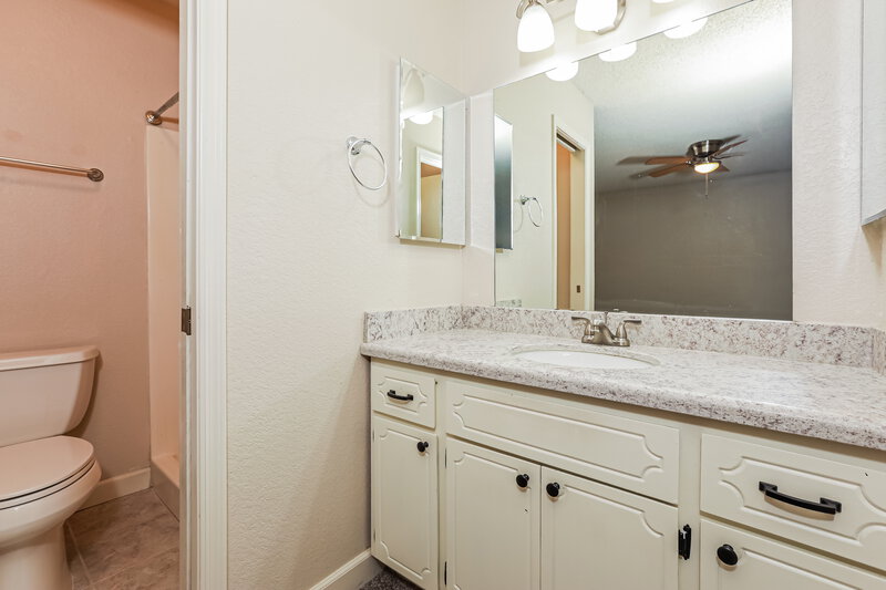 2,460/Mo, 2915 E Dolphin Ave Mesa, AZ 85204 Main Bathroom View 2