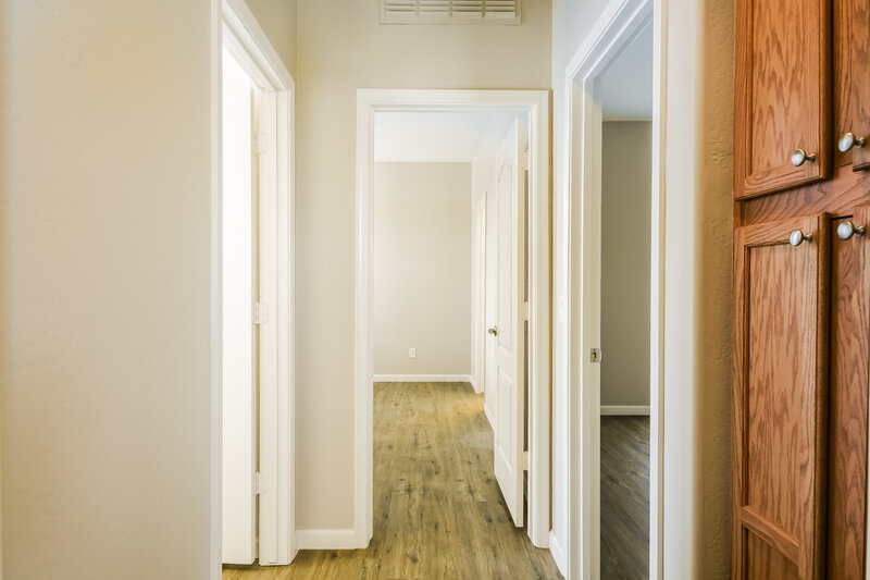 2,200/Mo, 2447 W Jake Haven Phoenix, AZ 85085 Hallway View