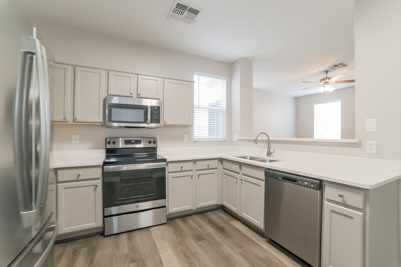 2,025/Mo, 5157 W. Warner Phoenix, AZ 85043 Kitchen View