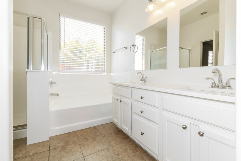 2,615/Mo, 7715 S 68th Dr Laveen, AZ 85339 Bathroom View