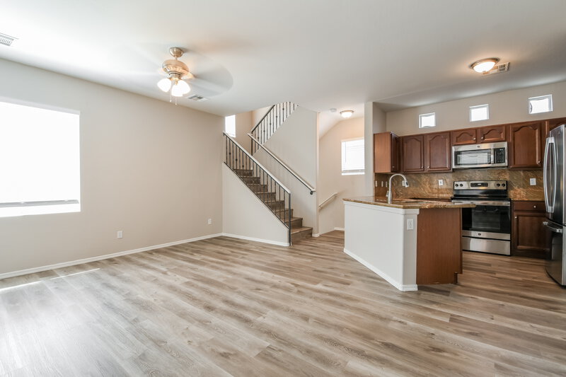 2,105/Mo, 34927 N 30th Ave Phoenix, AZ 85086 Living Room View