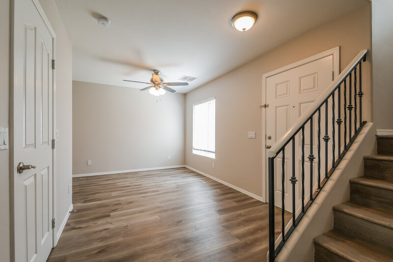2,105/Mo, 34927 N 30th Ave Phoenix, AZ 85086 Living Room View 2