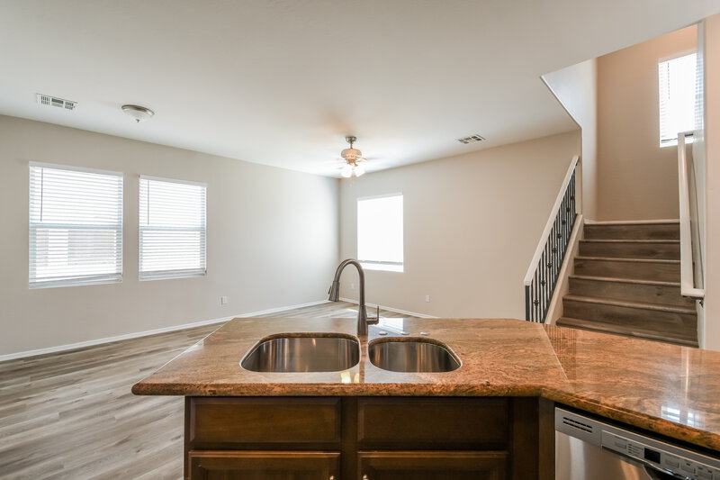 2,105/Mo, 34927 N 30th Ave Phoenix, AZ 85086 Kitchen View 2