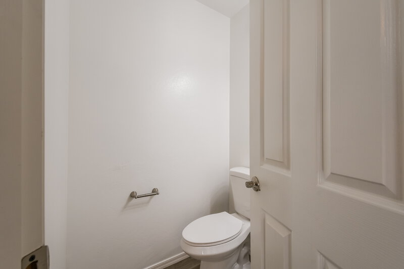 2,105/Mo, 34927 N 30th Ave Phoenix, AZ 85086 Bathroom View