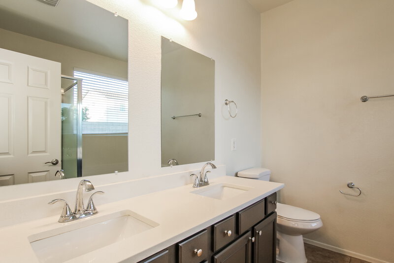 2,230/Mo, 14338 W Crocus Dr Surprise, AZ 85379 Main Bathroom View