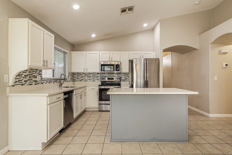 1,945/Mo, 15550 N Naegel Dr Surprise, AZ 85374 Kitchen View