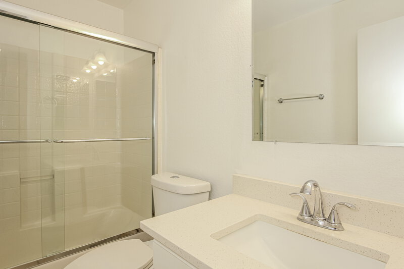 1,945/Mo, 15550 N Naegel Dr Surprise, AZ 85374 Bathroom View