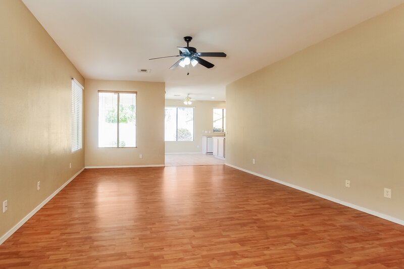 2,450/Mo, 20734 N 94th Ln Peoria, AZ 85382 Living Room View