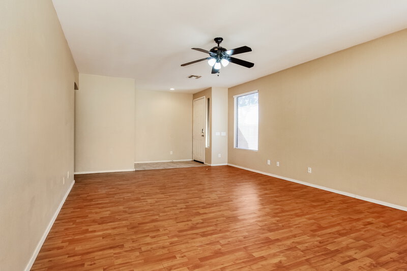 2,450/Mo, 20734 N 94th Ln Peoria, AZ 85382 Living Room View 2