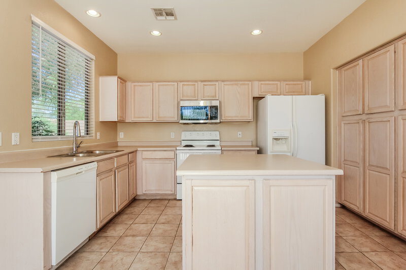 2,450/Mo, 20734 N 94th Ln Peoria, AZ 85382 Kitchen View