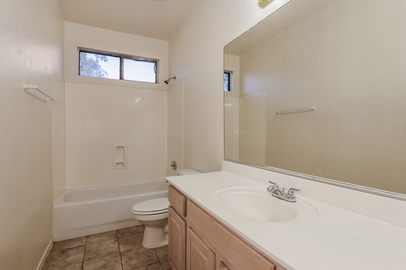 2,450/Mo, 20734 N 94th Ln Peoria, AZ 85382 Bathroom View