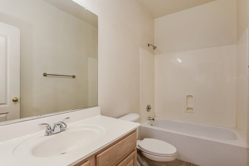 2,450/Mo, 20734 N 94th Ln Peoria, AZ 85382 Bathroom View 2