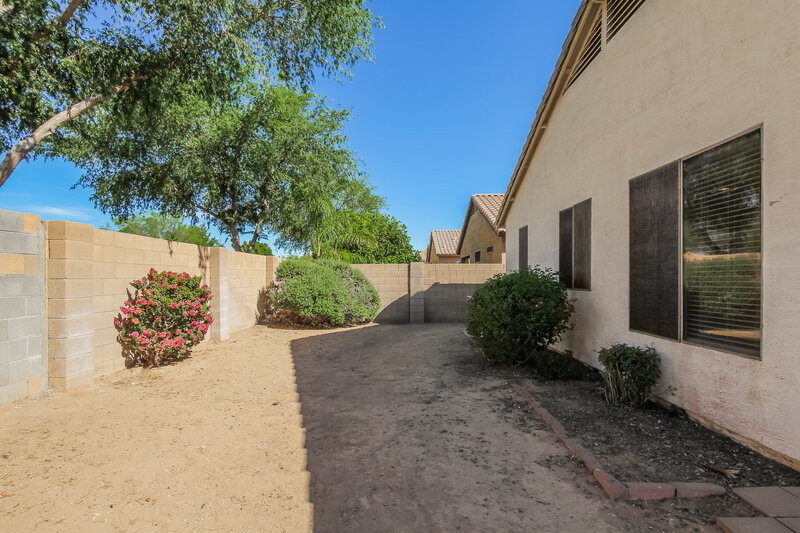 2,450/Mo, 20734 N 94th Ln Peoria, AZ 85382 Backyard View
