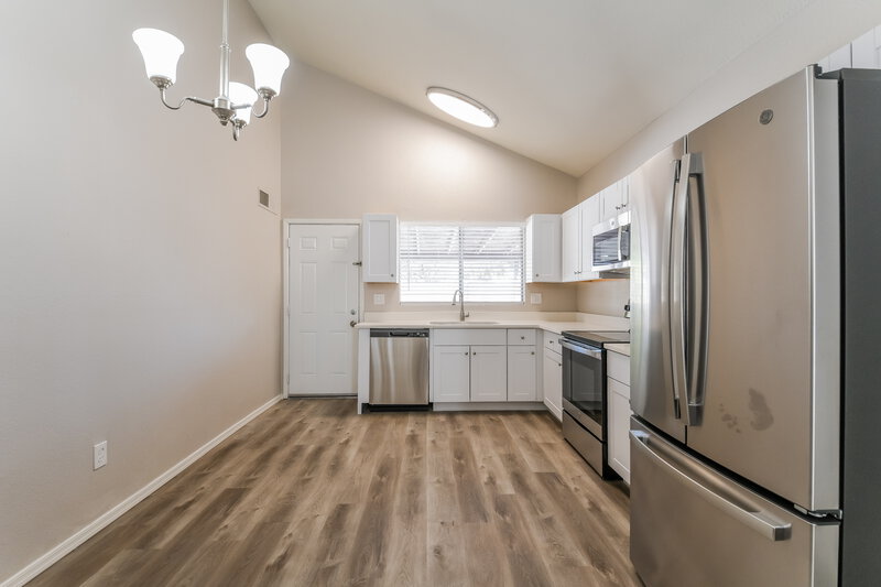 2,160/Mo, 19010 N 47th Ln Glendale, AZ 85308 Kitchen View