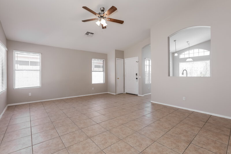2,315/Mo, 72 N Cholla St Gilbert, AZ 85233 Living Room View 2