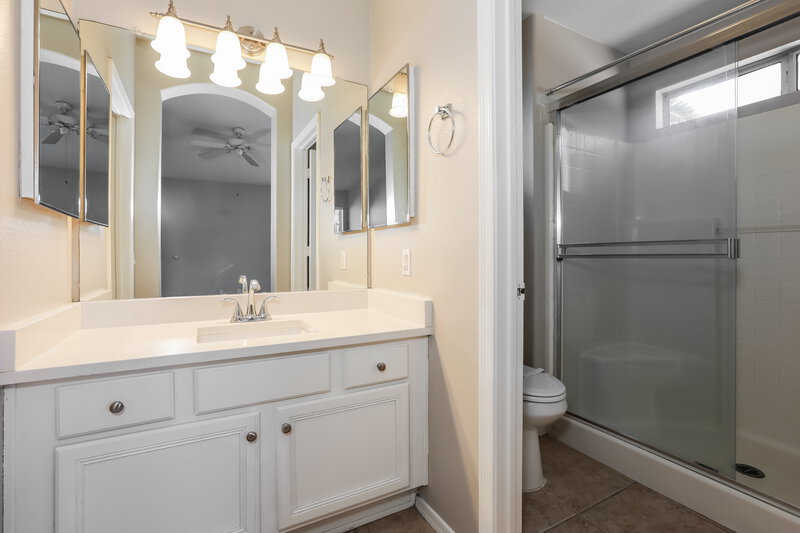 2,315/Mo, 72 N Cholla St Gilbert, AZ 85233 Main Bathroom View